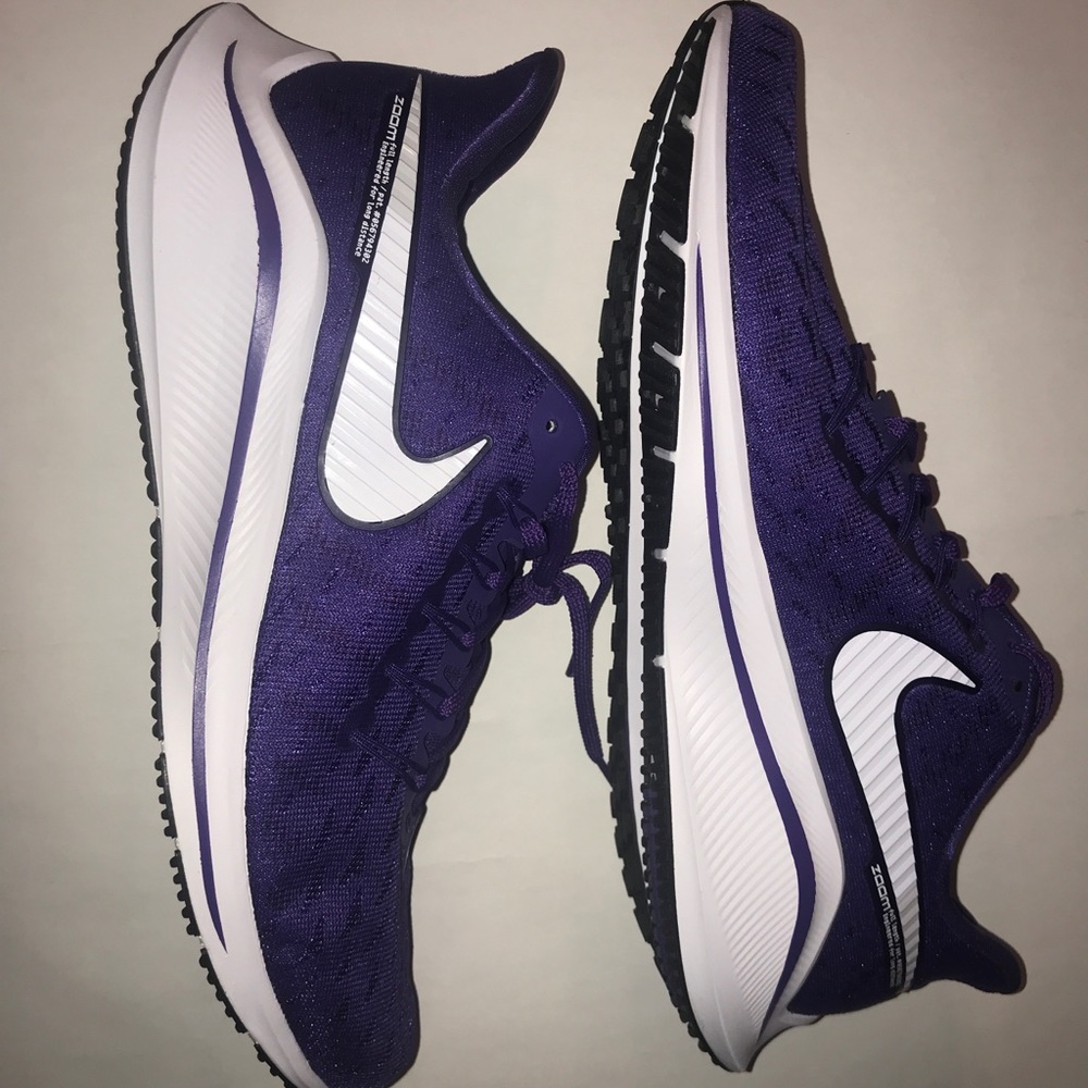 Nike Air Zoom Vomero 11 Mens  Running Shoes